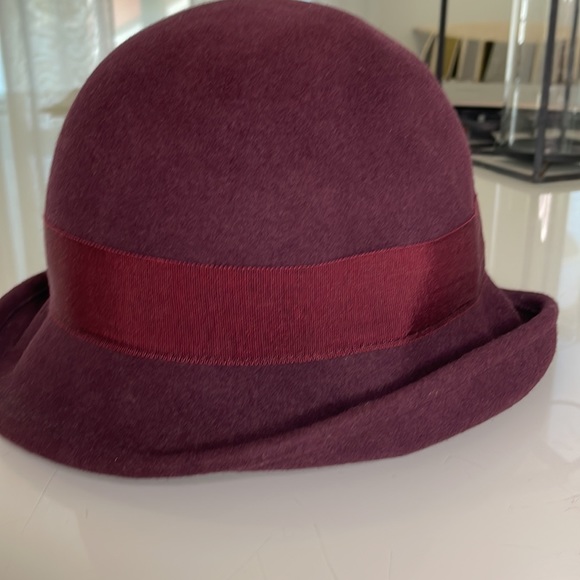 M’sieu Leon Canadian Hat, Size Small, beautiful rich burgundy’s colour. - Picture 3 of 5